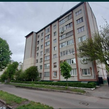 Затишні Апартаменти В Центрі Рівне Екстер'єр фото