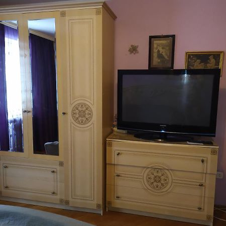 Затишні Апартаменти В Центрі Рівне Екстер'єр фото