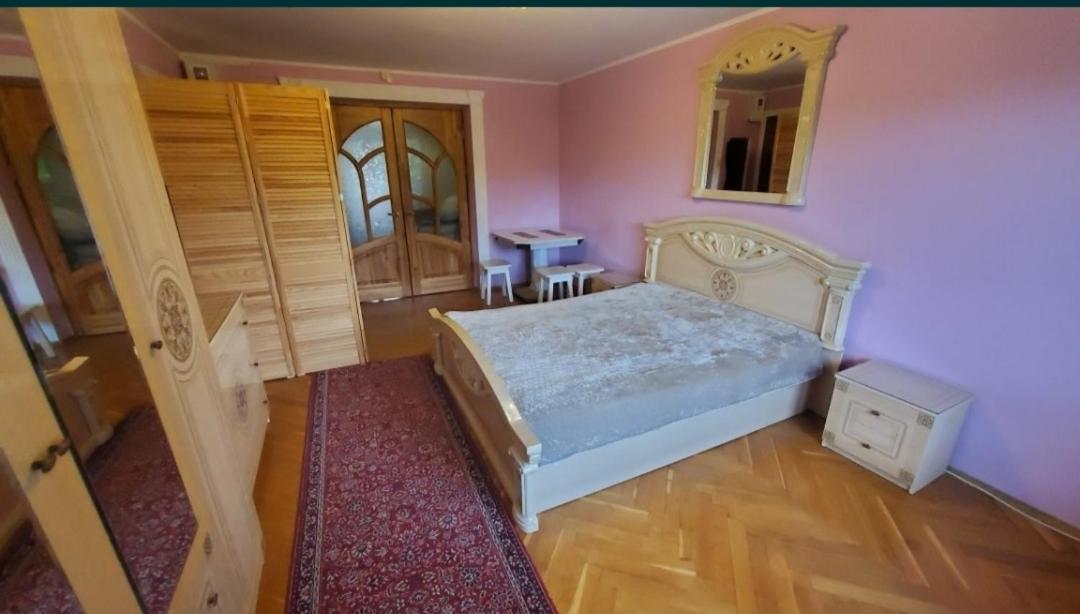 Затишні Апартаменти В Центрі Рівне Екстер'єр фото